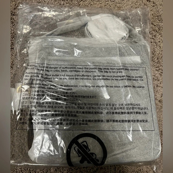 NWT Jet Set Travel Large Logo Messenger Bag - Picture 8 of 9